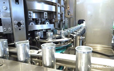 国产智能易拉罐灌装机震撼发布 国产智能易拉罐灌装机震撼发布